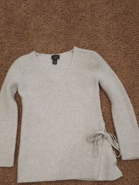 Halogen 100% Cashmere Light Gray Small V Neck Sweater